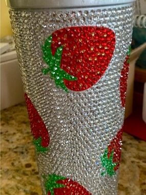 Hydrapeak Classic Journey 25oz Limited Edition Strawberry Rhinestone Tumbler